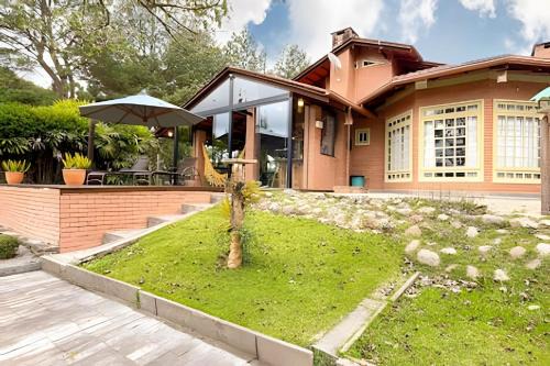 Rio dos Cedros House | ASA | Charme Montanha | Aconchego | Beira do lago