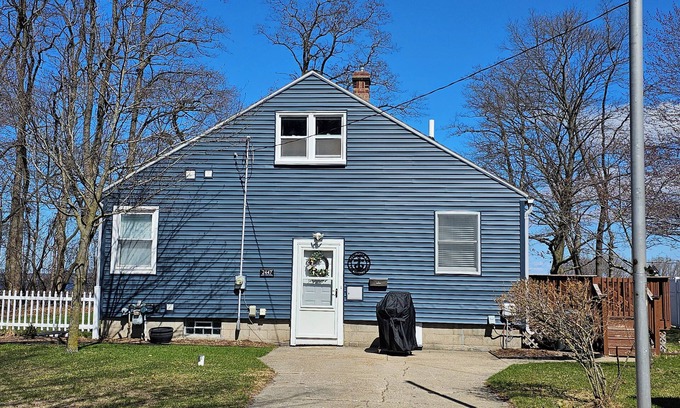 Lakeside House | Ask about winter specials for Healthcare travelers!
