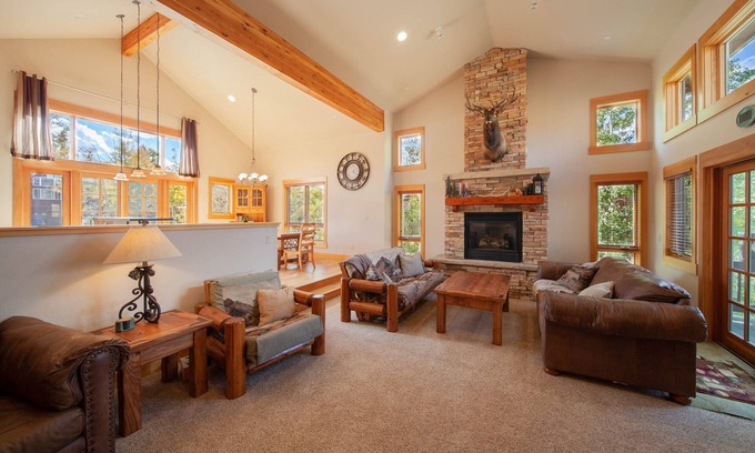 Wildernest House | Aspen Trail Lodge-Hot Tub & Mountain Views