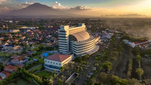 West Cirebon Hotel | ASTON Cirebon Hotel and Convention Center