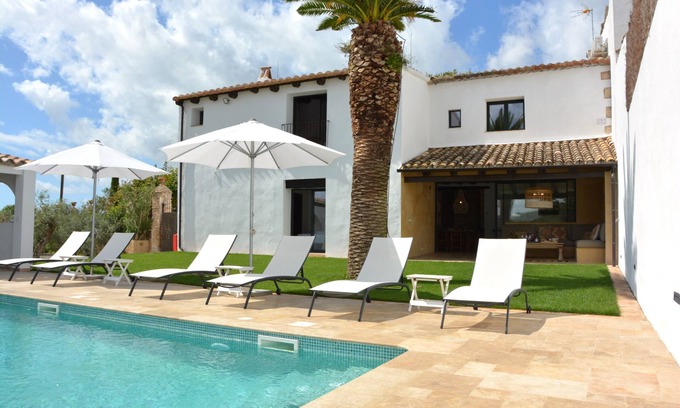 Sitges Villa | At 10 minutes drive/Sitges Masia Las Moreras New 100% Tradition & Comodity
