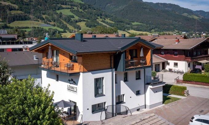 Bruck an der Grossglocknerstrasse Apartment | Beautiful apartment for 4 guests with WIFI, TV, terrace, pets allowed and panoramic view
