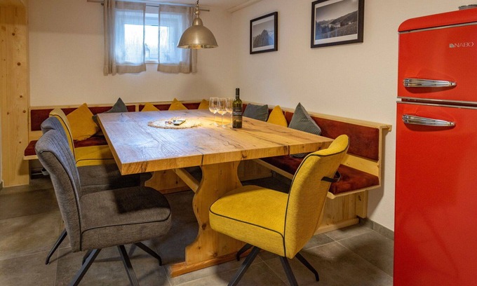 Bruck an der Grossglocknerstrasse Apartment | Cosy apartment for 4 people with WIFI, TV, balcony, pets allowed and panoramic view