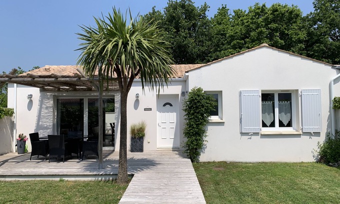 Bourcefranc-le-Chapus Villa | At the foot of the Ile d'Oléron bridge quiet villa not overlooked private parking