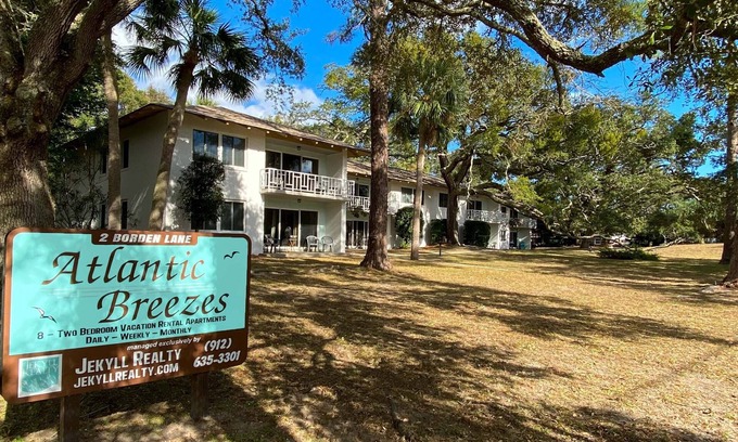 Jekyll Island Apartment | ATLANTIC BREEZE #5 2 bedrooms, 2 bathrooms