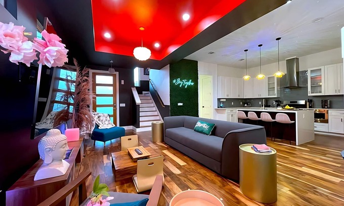 MLK House | ATX Hype House 6th Street 5 min Drive