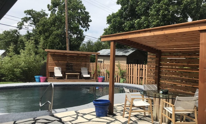 Windsor Park House | ATX Oasis 7 minutes from downtown! Monthly Specials!