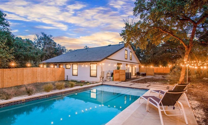 Austin House | ATX Paradise l Heated Private Pool & Spa