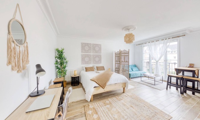 Cergy Apartment | 🌟AU BORD DU PORT🌟, relaxing studio with water view