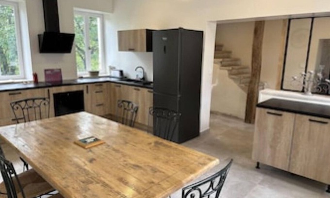 Merry-sur-Yonne House | Au Cœur dun Domaine, Ancienne Ferme Rénovée Avec Goût au Bord de Lyonne