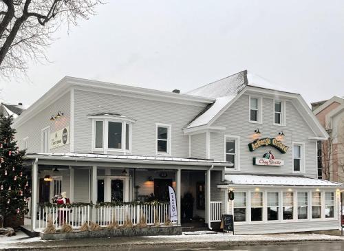 Magog Hotel | Auberge des Cantons
