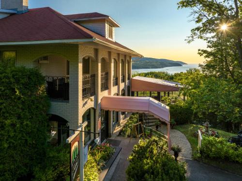 Pointe-au-Pic Hotel | Auberge des Falaises