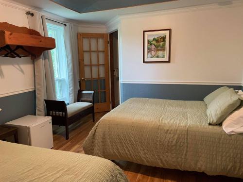 Jonquiere Hotel | auberge les deux tours