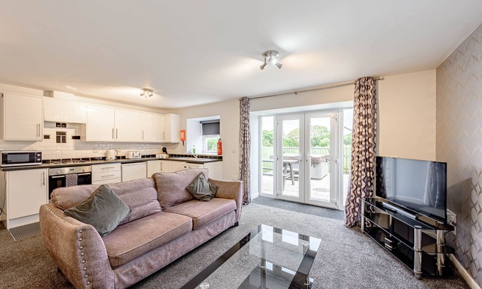 Castle Douglas Cottage | Auchenlarie Courtyard No 2 - a cottage that sleeps 6 guests in 4 bedrooms