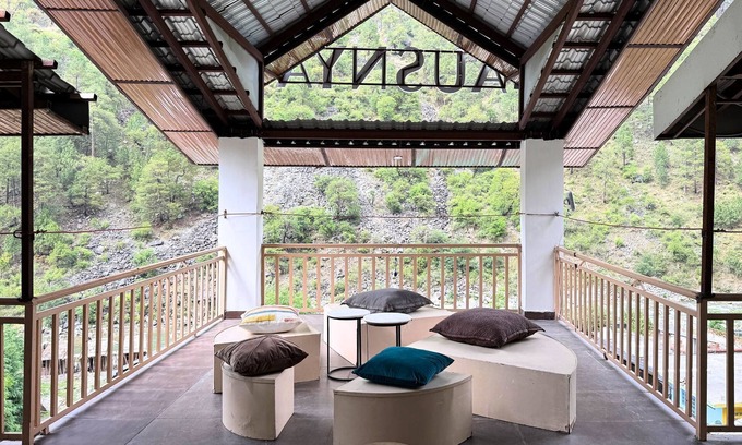 Banjar Hotel | Ausnya Tirthan