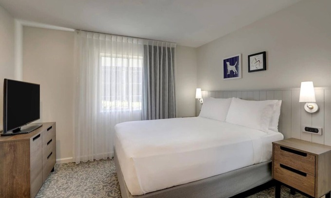 San Jose Hotel | Auspicious Business Retreat! w/BBQ facilities Minutes From San Francisco Bay