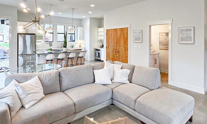 Chestnut Apartment | Austin Charmer
