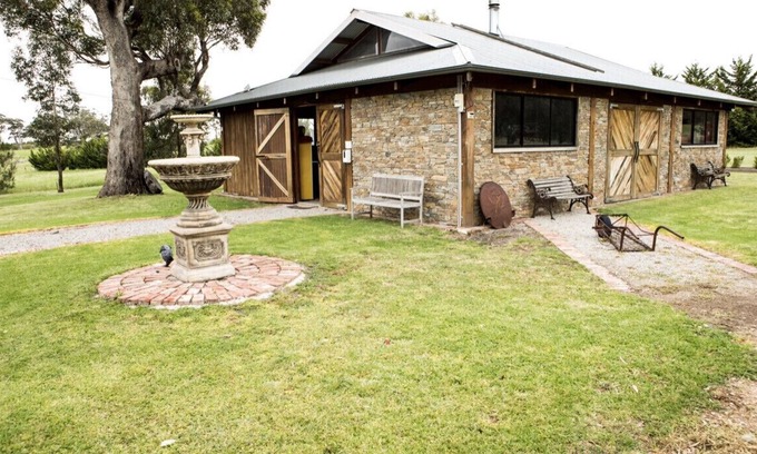Wildwood House | Australian Country Retreat – Serenity & Bliss, 8 min to Melb Airport