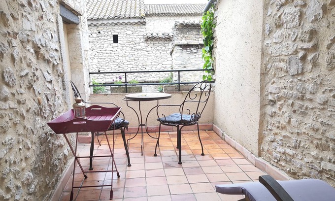 Saint-Laurent-des-Arbres Bed & Breakfast | Authentic and pleasant guest rooms in Saint Laurent des Arbres
