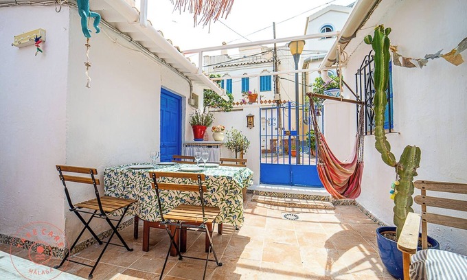 Malaga-Este Ski Chalet | Authentic fisher house in Pedregalejo - TakeCareMalaga