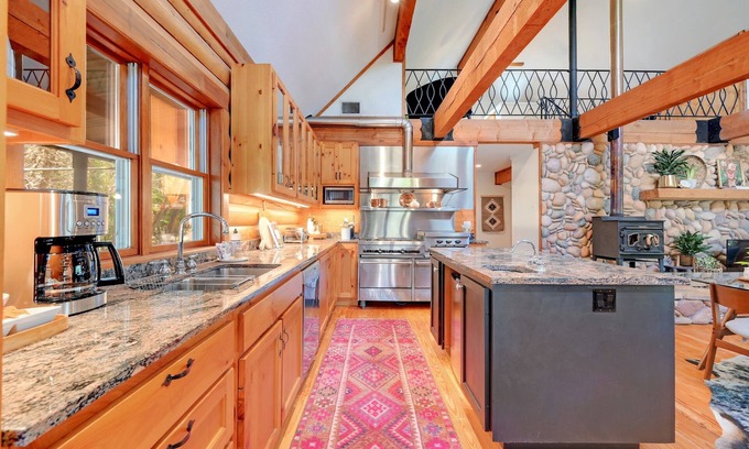 Georgetown House | Authentic Log Cabin Experience