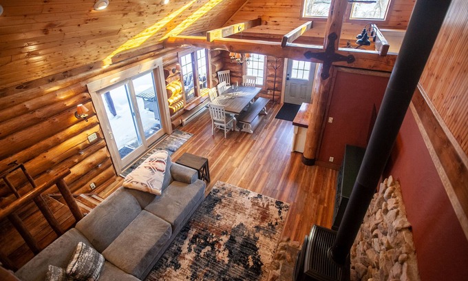 Carlton Cabin | Authentic log cabin with cozy fireplace nestled in the woods