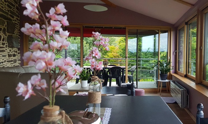 Brouains House | Authentic thatched cottage in the Sée Valley, Bay of Mont Saint Michel