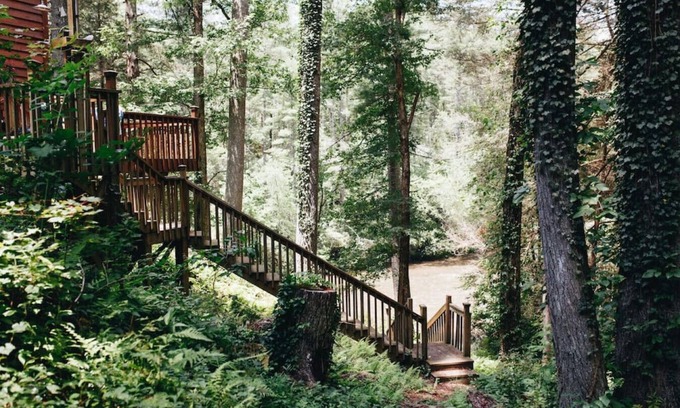 Blue Ridge Cabin | Autumn River Escape – Swim, Relax, Explore!