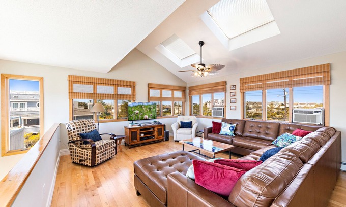 North Beach House | Autumn & Thanksgiving & Christmas available for short term!