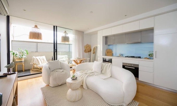 Port Melbourne Apartment | Ava, 1 block away from the beach