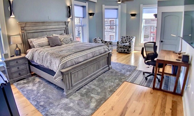 Eureka Springs Historic District Apartment | Available Bikes Blues BBQ, best location! Parking