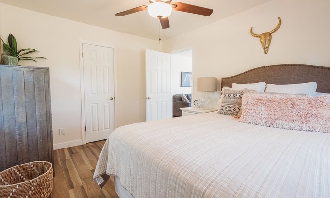 Pinetop-Lakeside House | Available PIONEER DAYS - Open July 20-24th! Cabin with Hot Tub and Private Pond