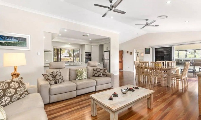 Kingfisher Bay House | AVALON 4 BEDROOM HOMEnFraser Island Accommodation with DUCTED AIR