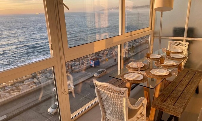 Vina del Mar Apartment | Avenida Perú facing the sea, remodeled with parking, for 8 people.n
