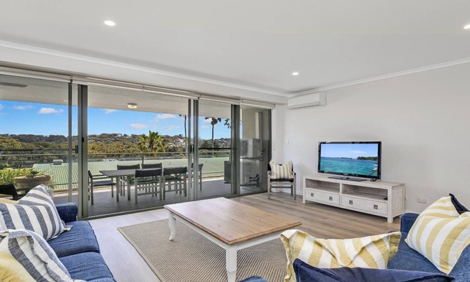 Avoca Beach Apartment | AVOCA PALMS #18 | Resort complex, close to beach | Accom Holidays