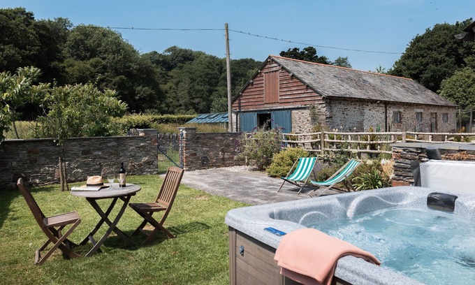 Saltash House | Award winning cosy cottage with private hot tub & log burner