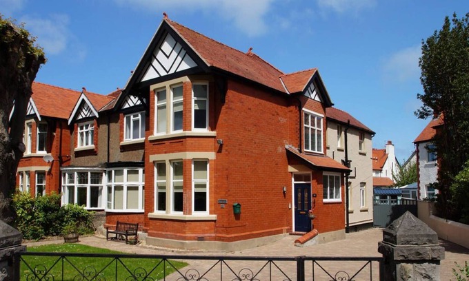 Rhos on Sea House | Awel y Mor in Colwyn Bay
