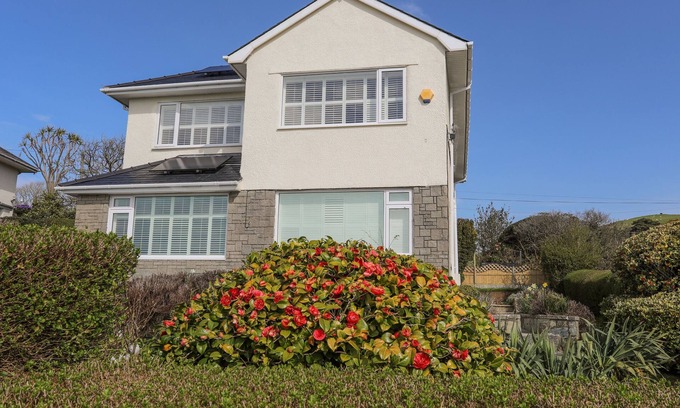 Criccieth House | AWELFRYN, pet friendly, character holiday cottage in Criccieth
