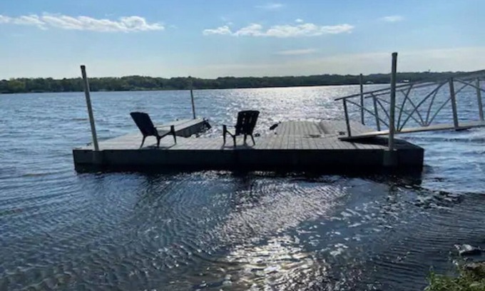 Scott County House | Awesome 3 Bedroom River Front Retreat right on the water!
