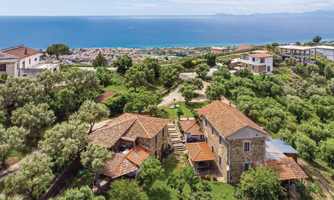Castellabate Apartment | Awesome apartment in Castellabate SA