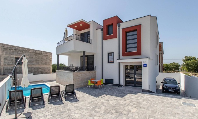 Vrsi Apartment | Awesome apartment in Vrsi with WiFi