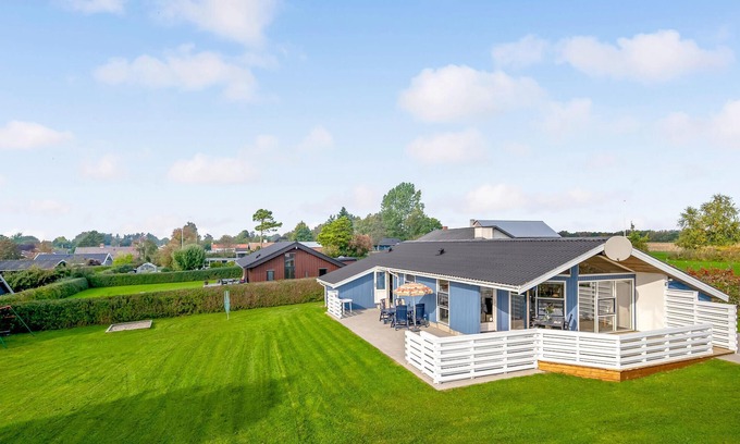 Pøt Strandby House | Awesome home in Juelsminde with kitchen