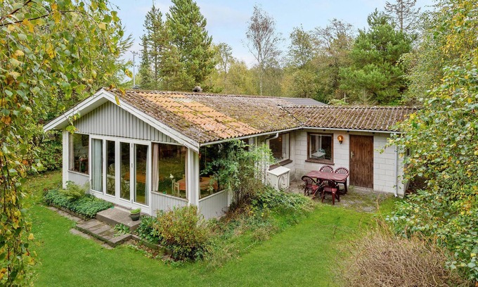Bøtø By House | Awesome home in Væggerløse with kitchen