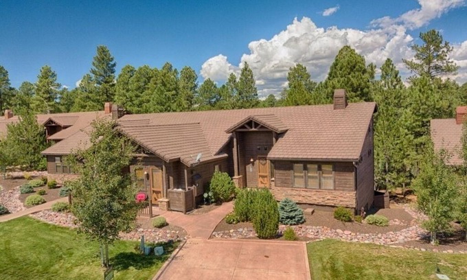 Torreon House | Awesome lodge on the 10th Fairway in the Torreon golf community in Show Low AZ.