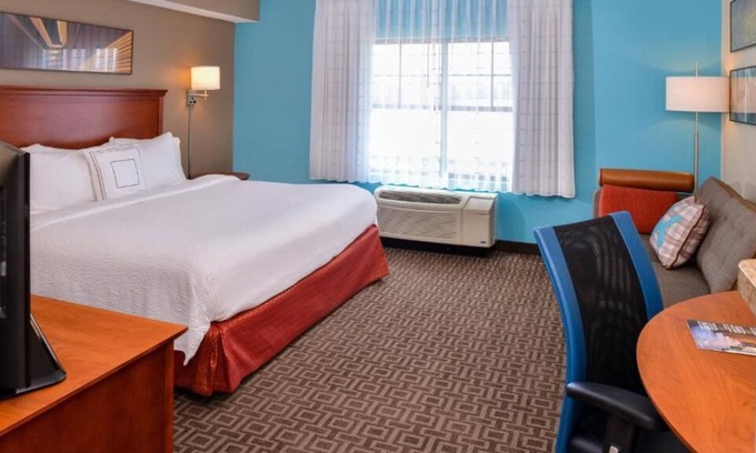 Thousand Oaks House | Awesome Lodging! 3 Spacious Units w/Full Kitchens