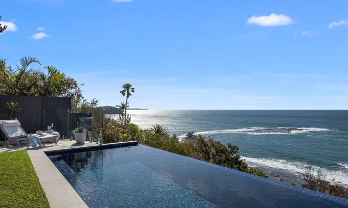 Newport House | AZZURRO by Palm Beach Holiday Rentals