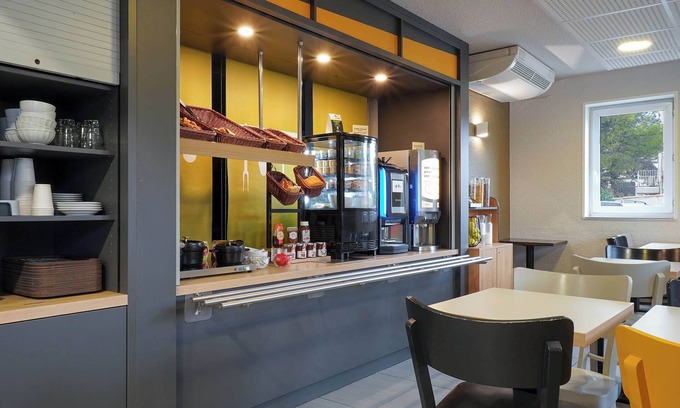 Grand Sud Hotel | B&B HOTEL AIX EN PROVENCE Pont de l'Arc