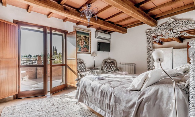 Riano Bed & Breakfast | B&B La Candelora on the outskirts of Rome. Swimming pool, reception, relaxation, nature