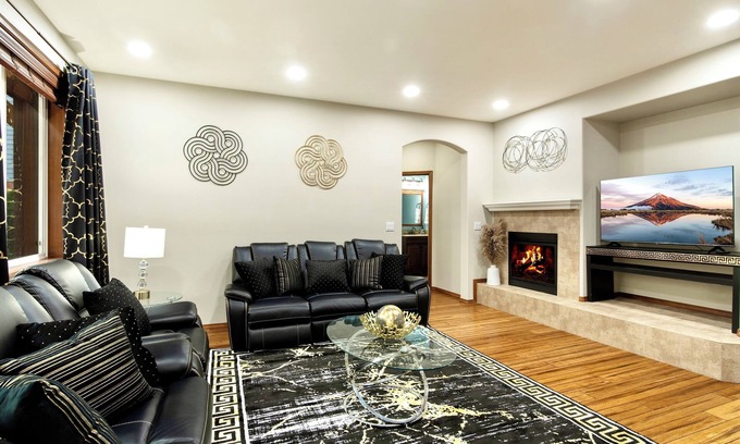 Bothell House | B17: Aura Villa: Fenced, central