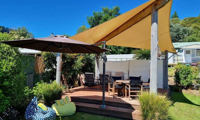 Akaroa House | Bach central- 1 Rue Viard, located across from park and beach - Top Location!